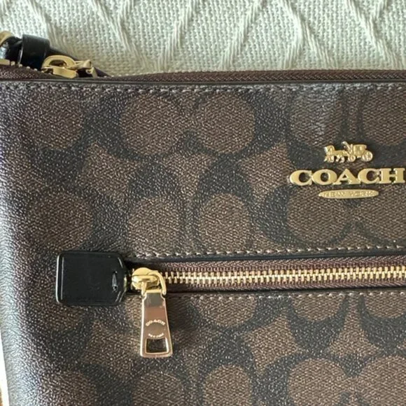 100% Authentic Coach Crossbody Bag - Picture 7 of 12